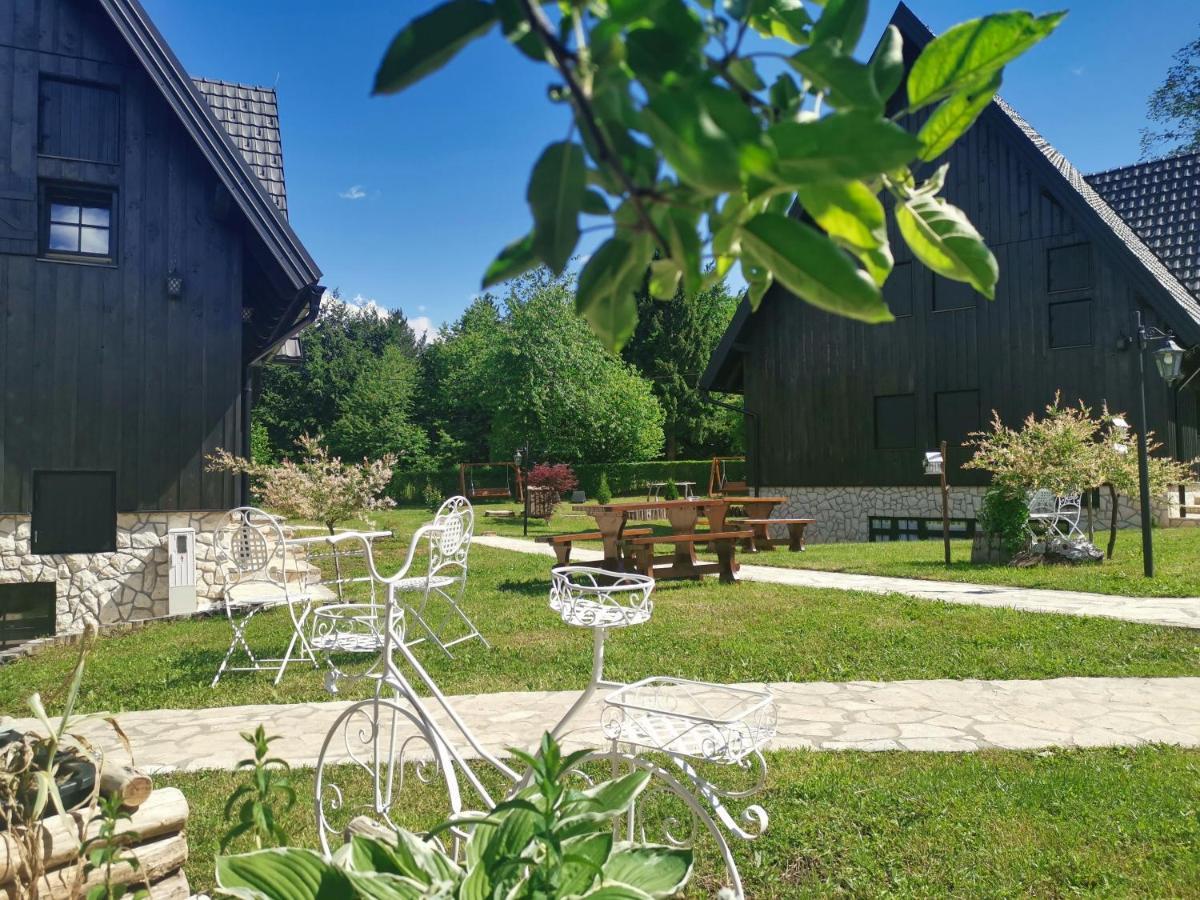 Hotel Plitvice Luxury Etno Garden à Plitvička Jezera Extérieur photo