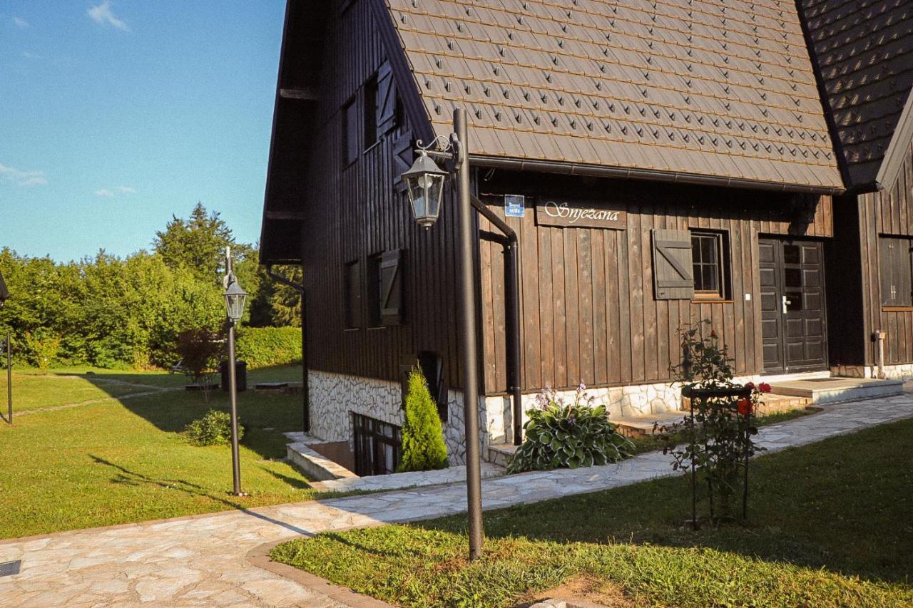 Hotel Plitvice Luxury Etno Garden à Plitvička Jezera Extérieur photo