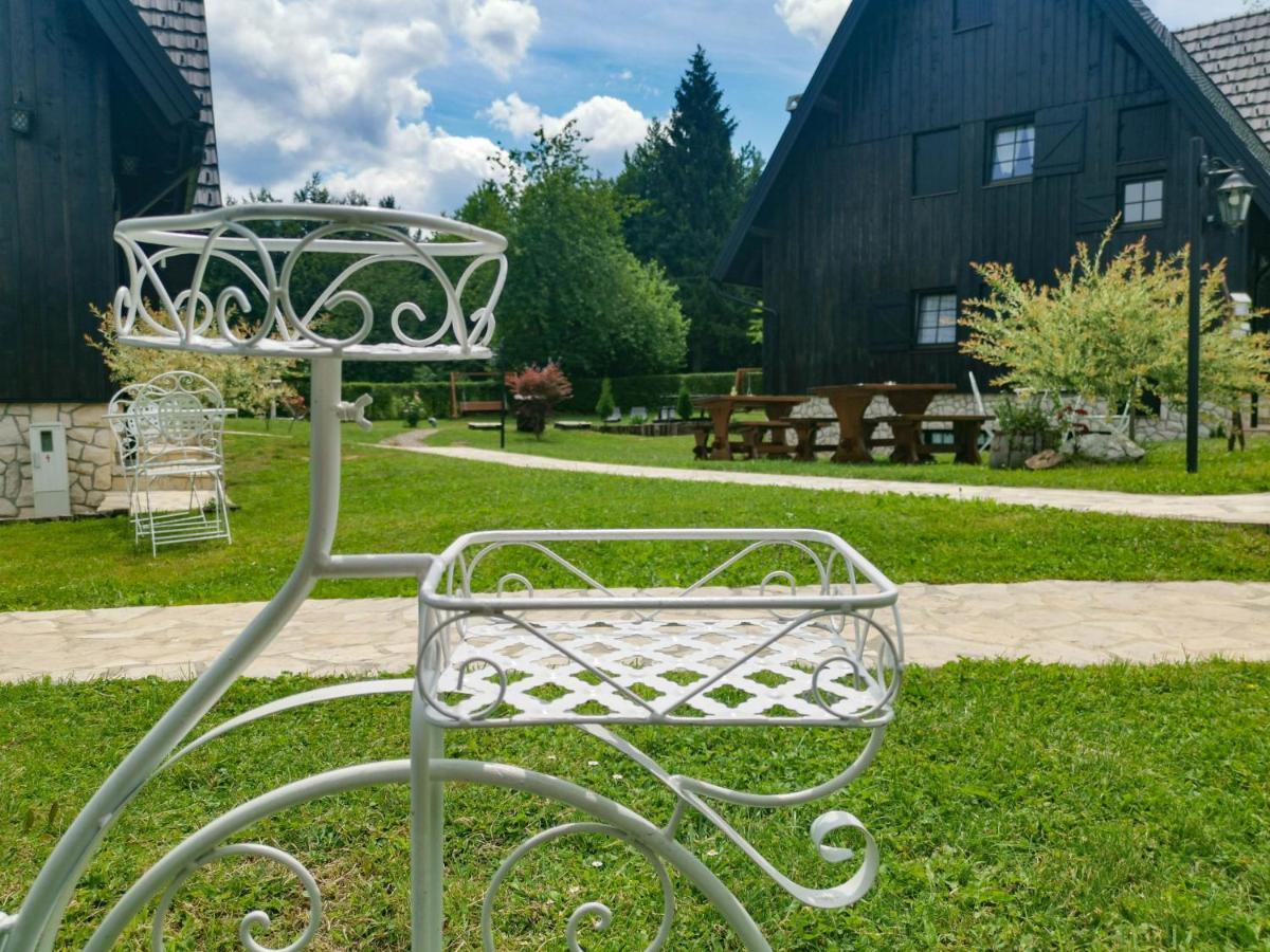 Hotel Plitvice Luxury Etno Garden à Plitvička Jezera Extérieur photo